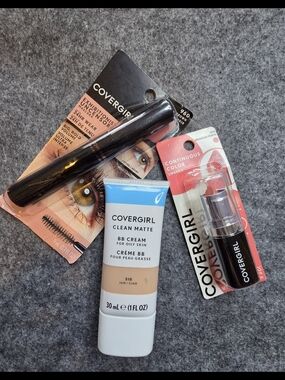 COVERGIRL BB Cream & Lipstick Set in Fair and Pink B1